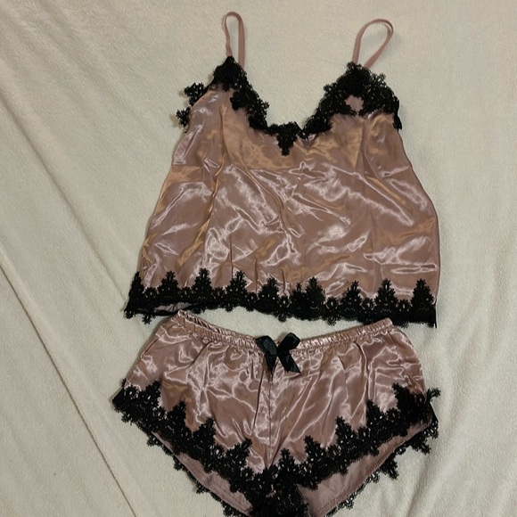 Other - Women’s sleep clothes - set